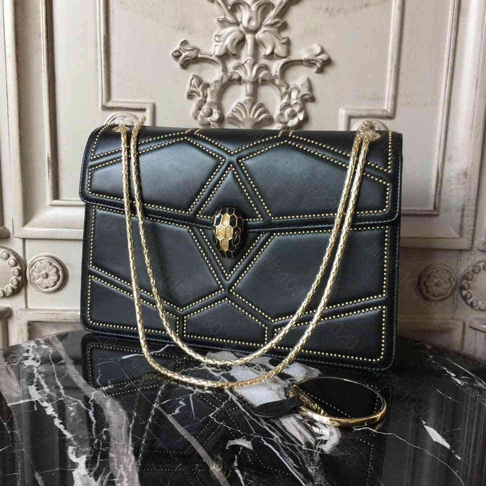 BVLGARI 新款Serpenti Forever系列 衍缝饰钉网格图案翻...