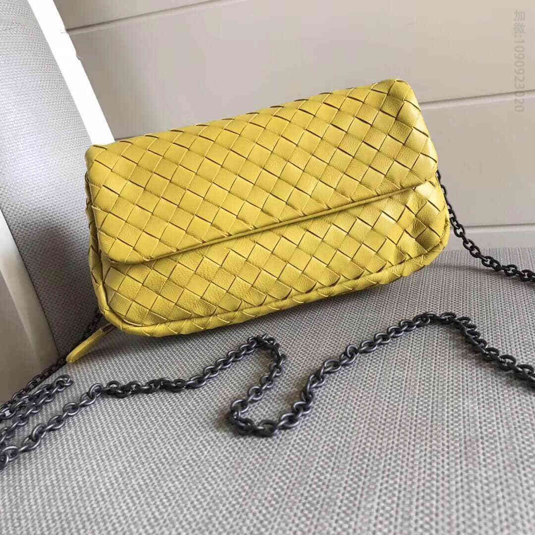 葆蝶家（BottegaVeneta） BV 夏季女士羊皮斜挎小包 MS3588