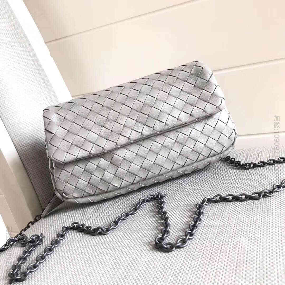 葆蝶家（BottegaVeneta） BV 夏季女士羊皮斜挎小包 MS358...
