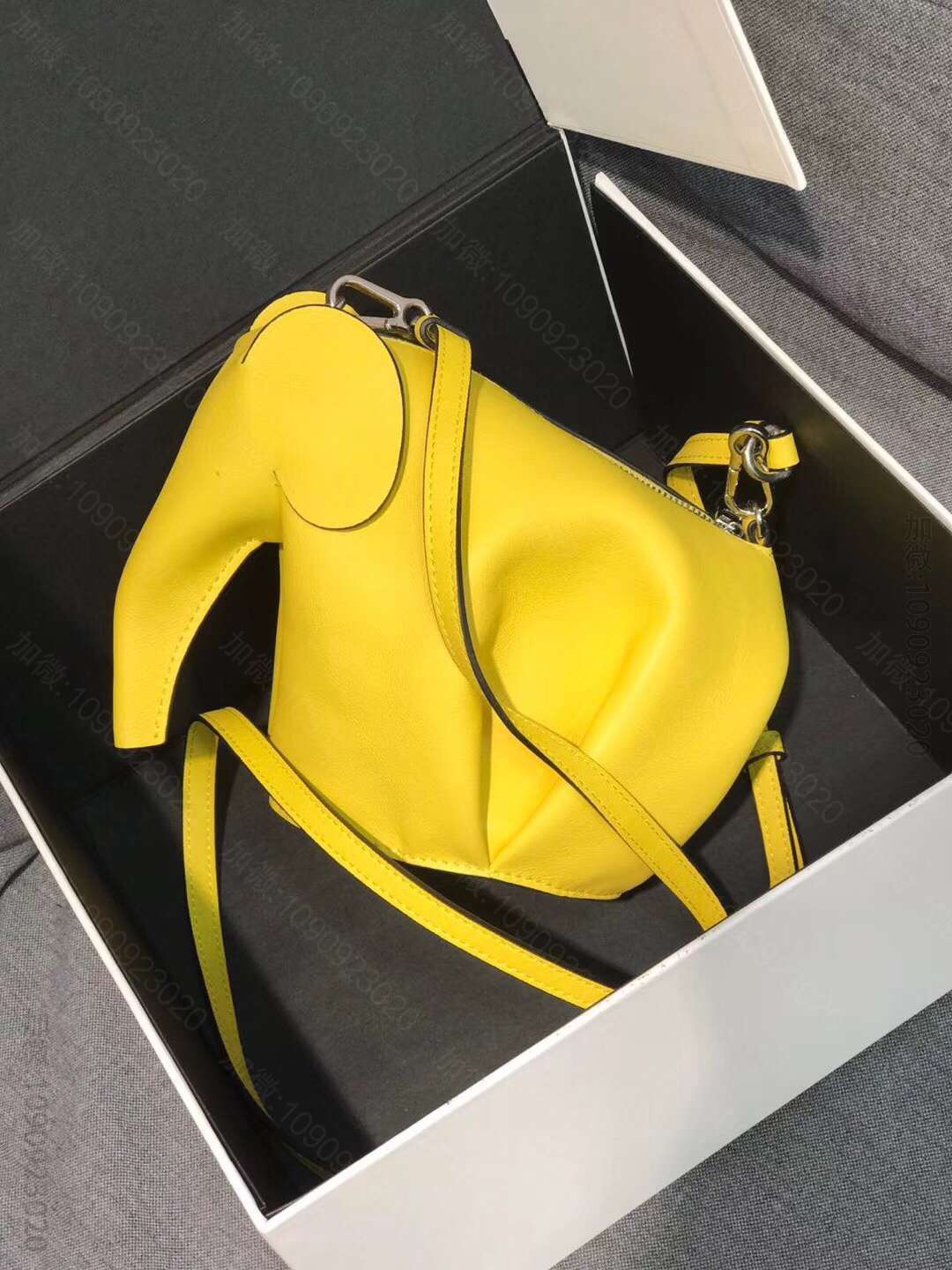 Loewe/罗意威 18新款Elephant Mini Bag小象包 柠檬黄...