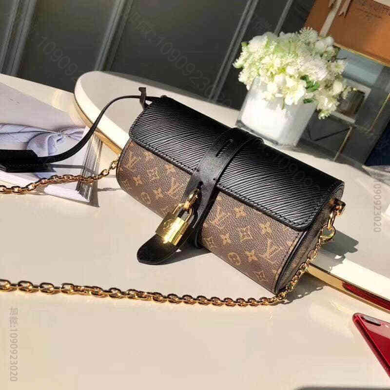 LV路易威登 18走秀新款Glasses Case手袋 M43903