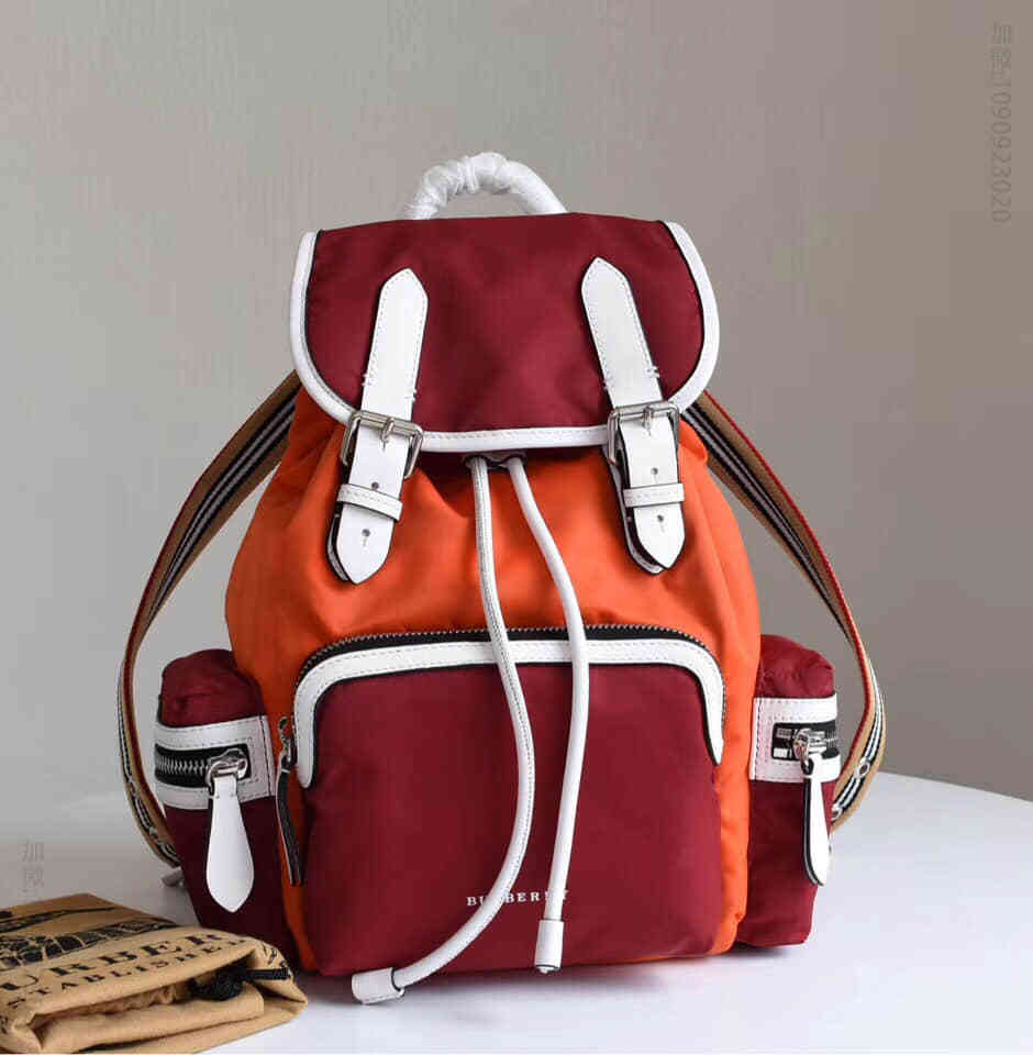 Burberry The Rucksack - 中号拼色尼龙皮革军旅背包40765141