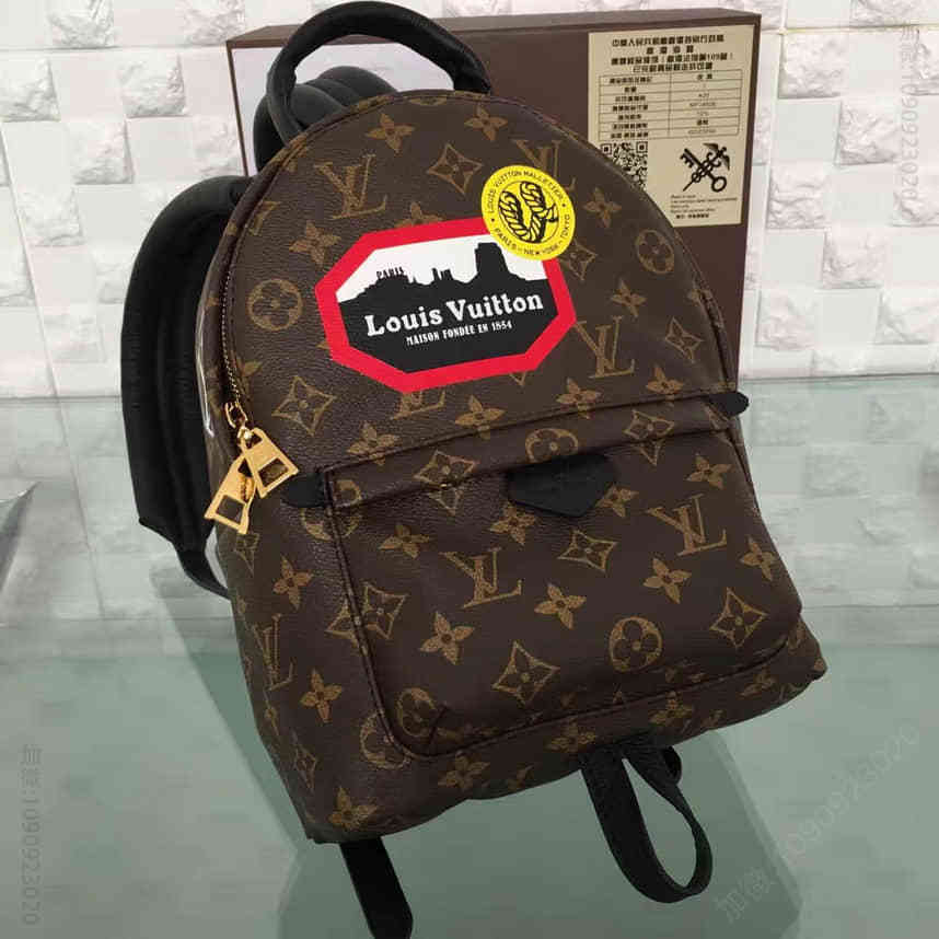 lv秋冬新款3D徽章丝印MONOGRAM BACKPACK 小号 双肩包M42972