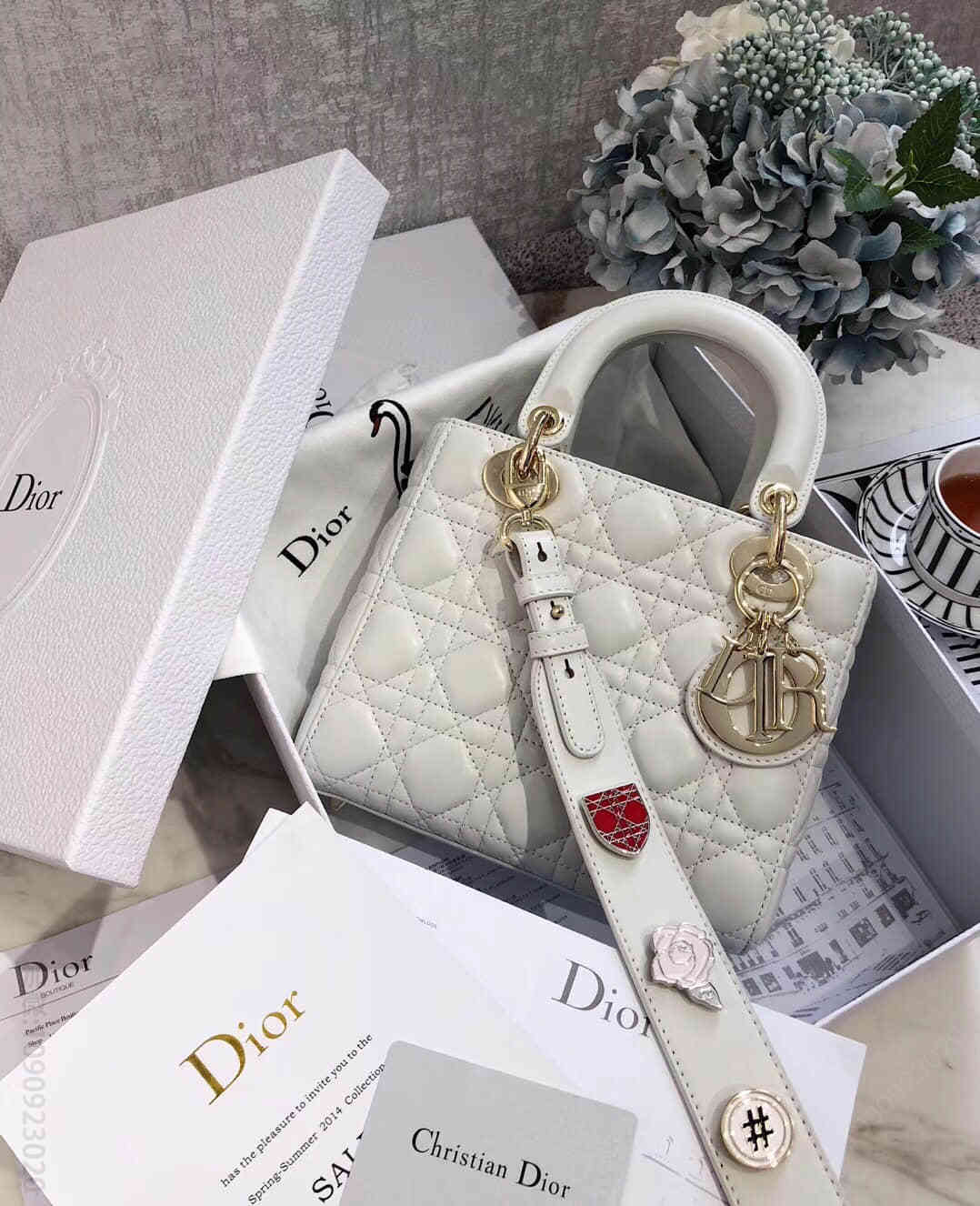 高仿迪奥手提女包 迪奥手提女包 迪奥 18新款 My Lady Dior 徽章系列4格戴妃包 