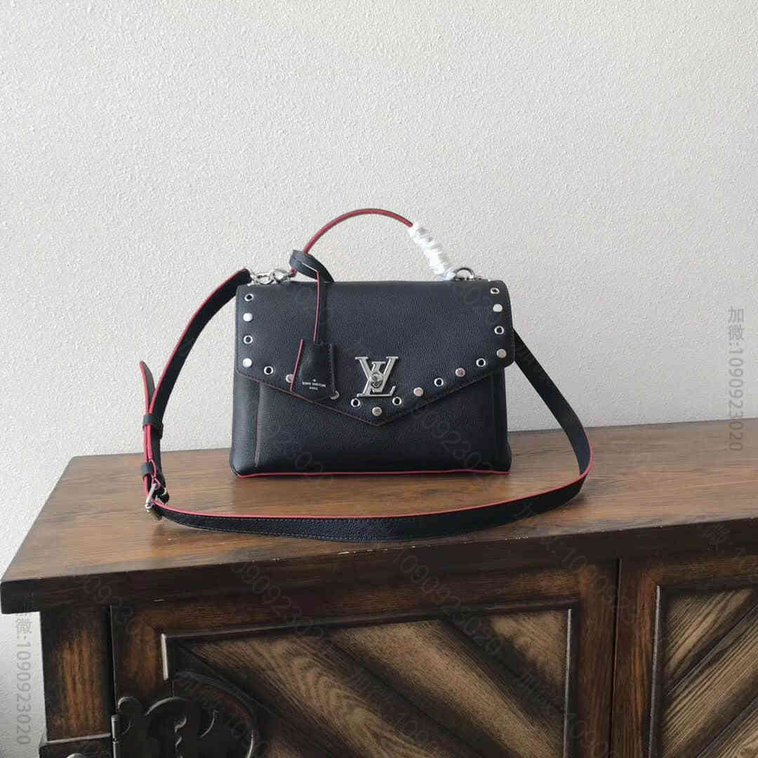 LV 路易威登 MY LOCKME 手袋铆钉手提包 M53507