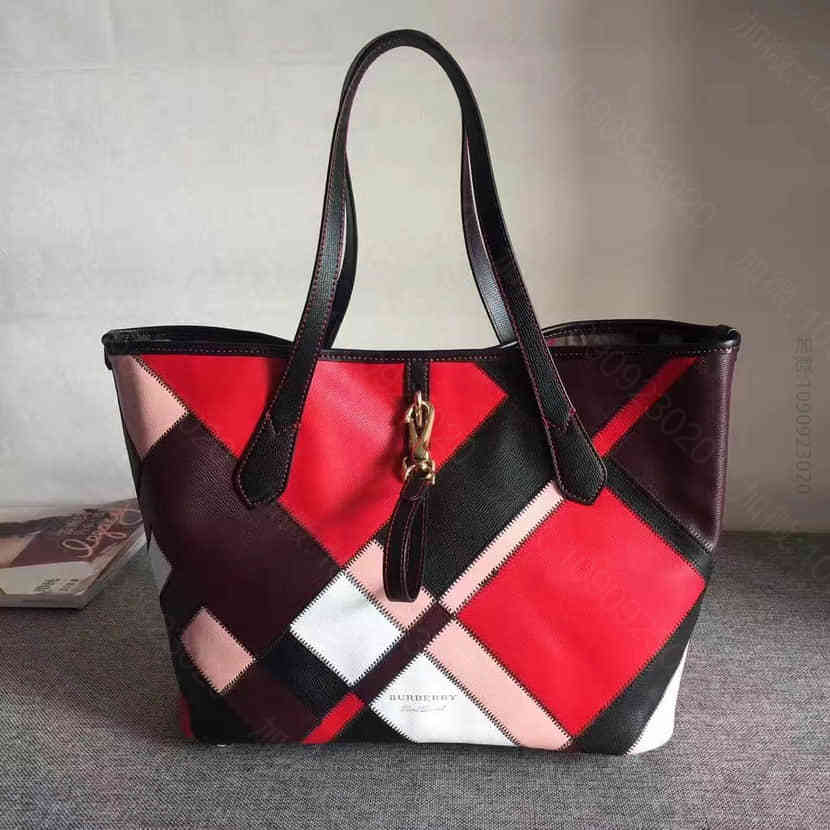 博柏利代工厂Burberry女士中号镶拼粒纹皮革托特包/购物袋4030668...