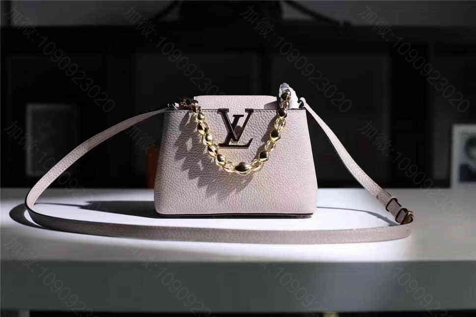 LV CAPUCINES MINI CHAIN 手袋 路易威登全粒纹斜挎包M...
