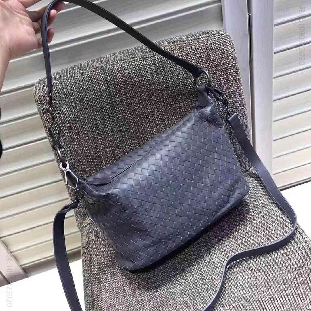 葆蝶家（BottegaVeneta） BV 胎牛皮单肩斜挎包 MS9843