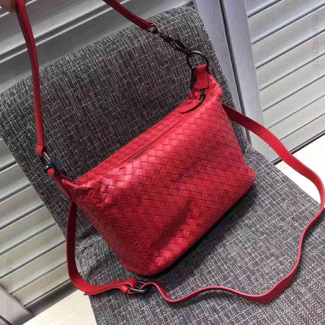 葆蝶家（BottegaVeneta） BV 胎牛皮单肩斜挎包 MS9843
