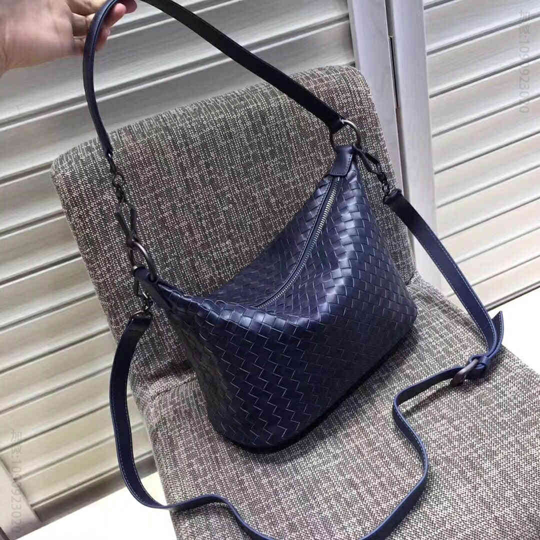 葆蝶家（BottegaVeneta） BV 胎牛皮单肩斜挎包 MS9843