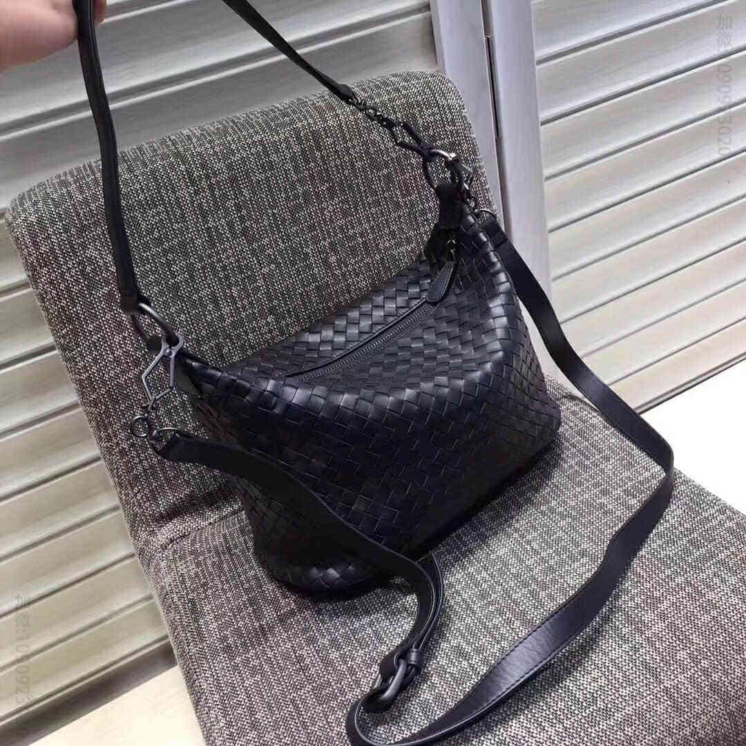 葆蝶家（BottegaVeneta） BV 胎牛皮单肩斜挎包 MS9843