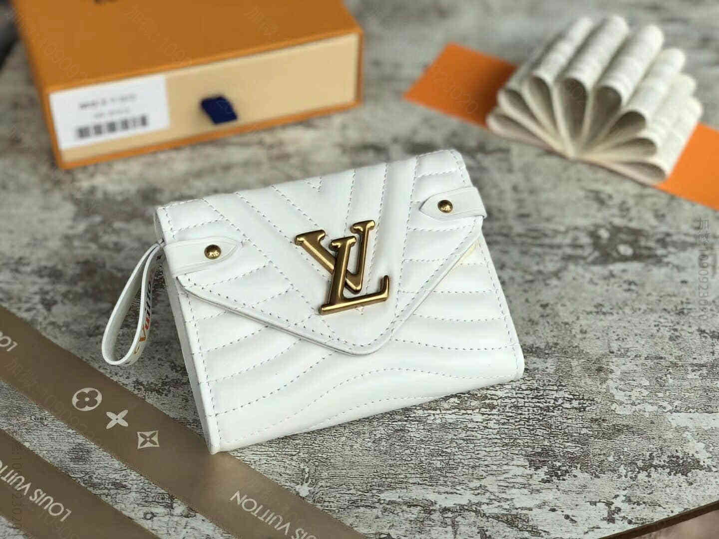 LV/路易威登 18新款new wave波浪衔缝花纹短款钱包