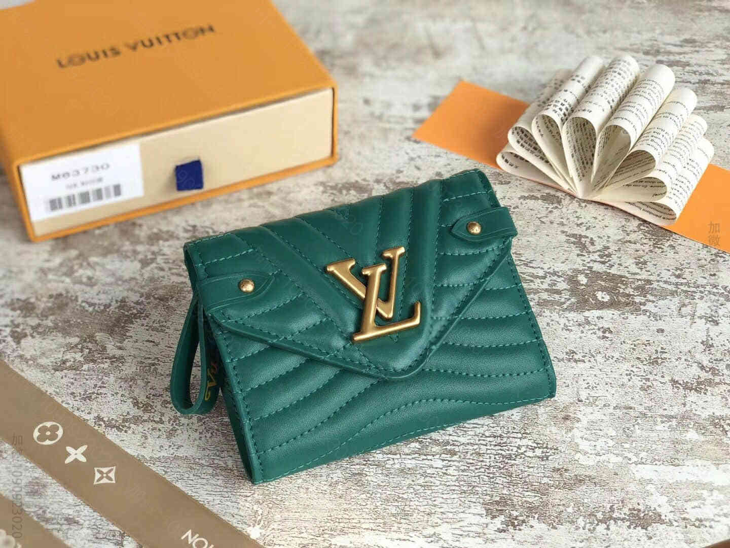 LV/路易威登 18新款new wave波浪衔缝花纹短款钱包