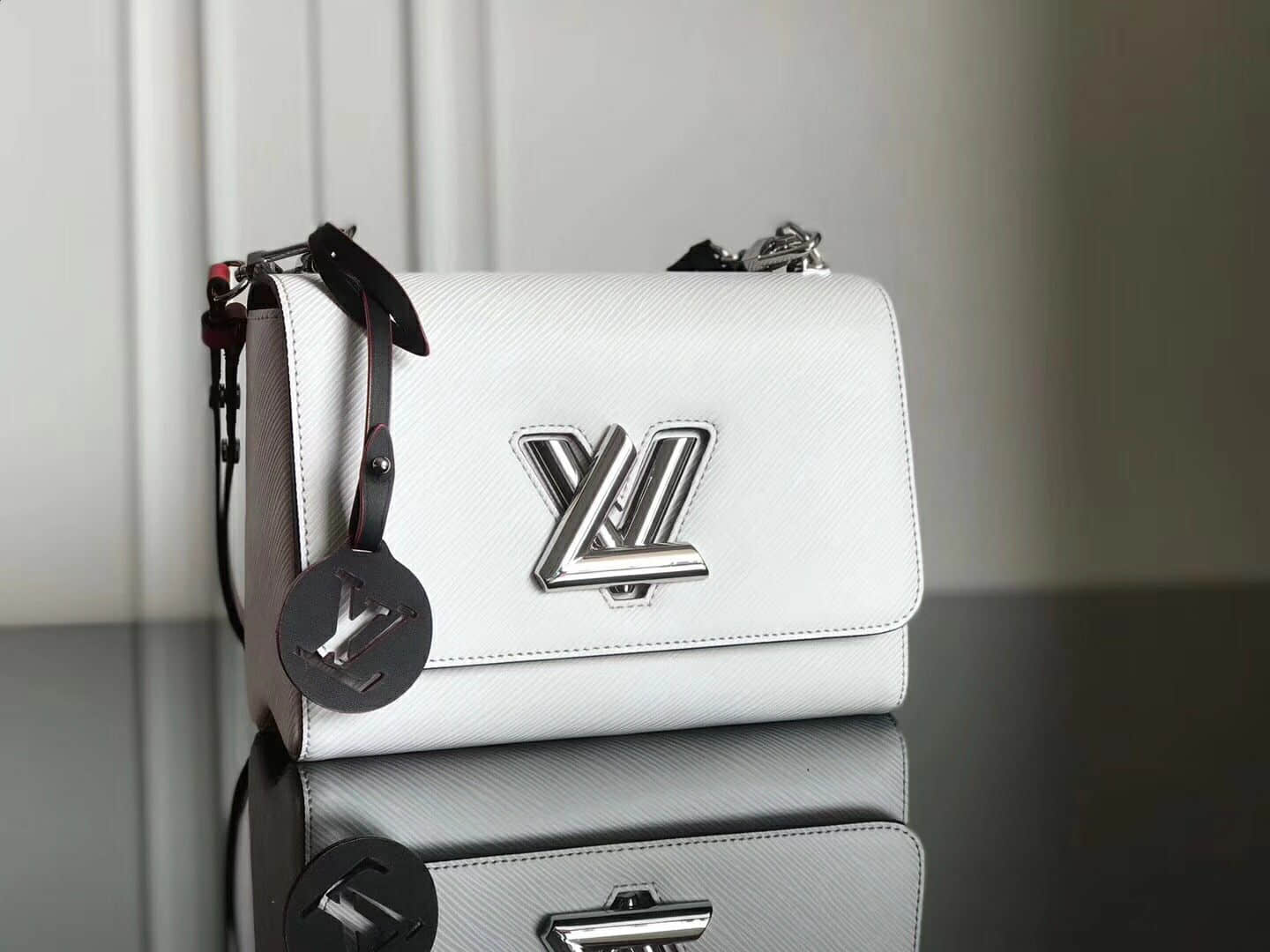Louis Vuitton 单肩女包LV/路易威登 18年冬季新款水波纹Twist中号手袋 LV女包 