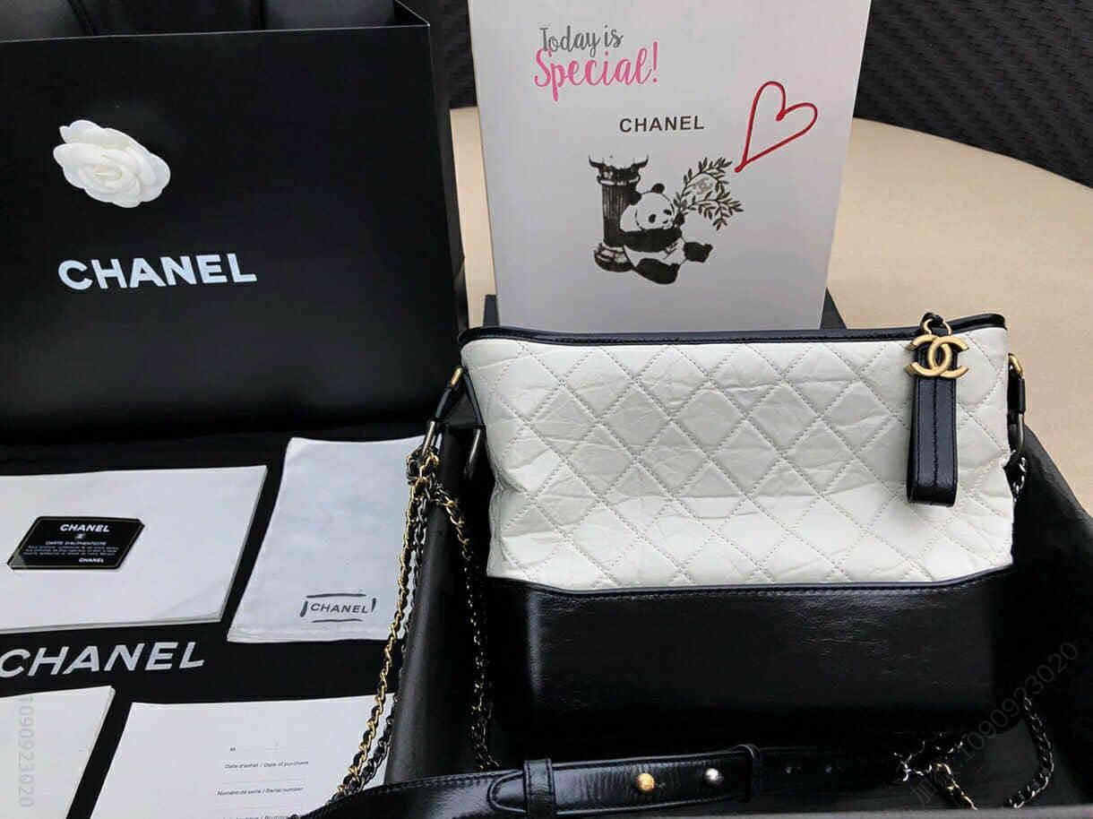 正品尾皮 香奈儿/Chanel 18年新款中号流浪包 白色配黑