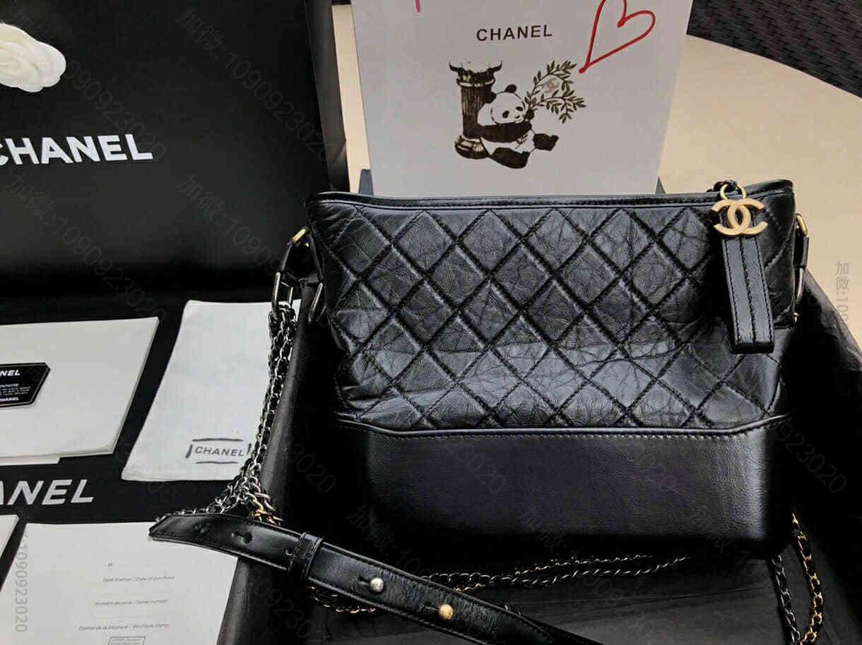 正品尾皮 香奈儿/Chanel 18年新款中号流浪包 黑色