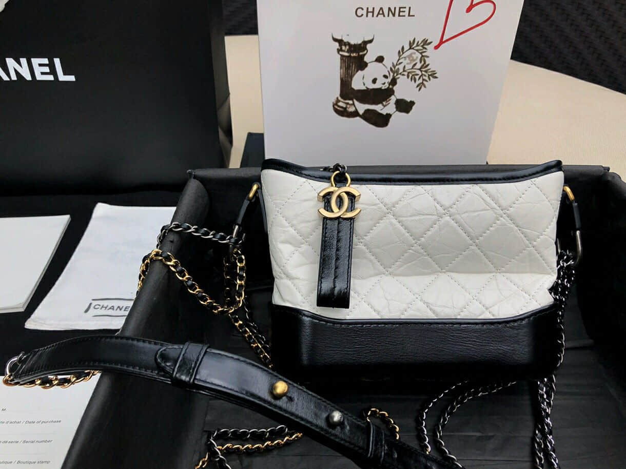 正品尾皮 香奈儿/Chanel 18年新款小号流浪包 白色配黑