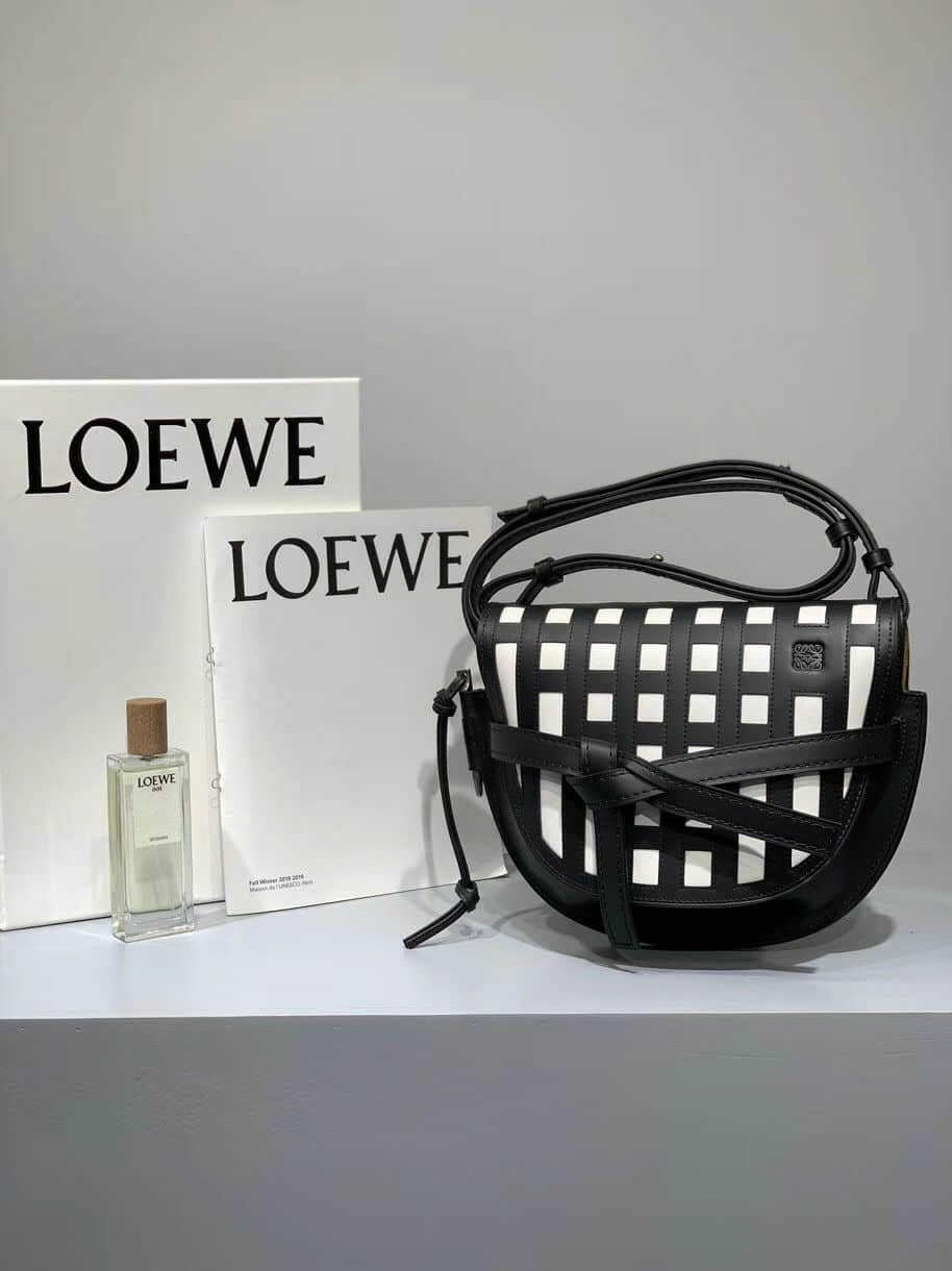 Loewe/罗意威 宋茜同款最新黑白格子马鞍包