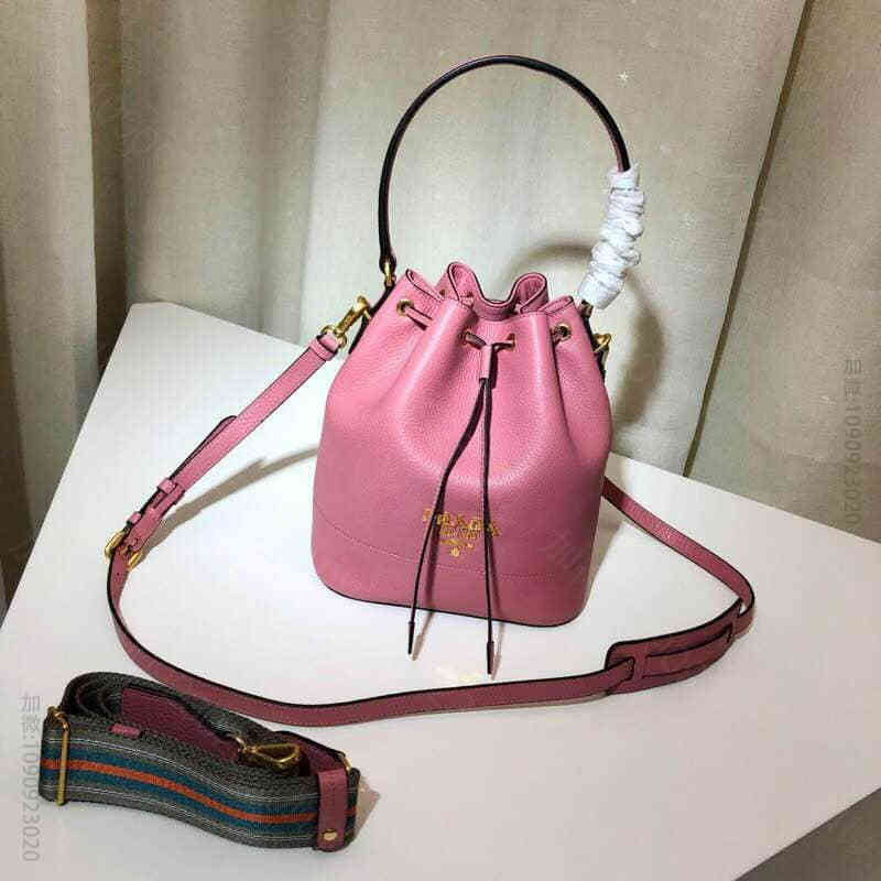 Prada/普拉达 小牛皮水桶包 1BE018