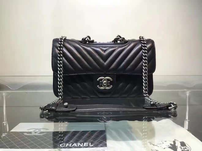 高仿香奈儿女士斜跨包 Chanel 原单水货 孟买系列 最新做法鹿皮 配复古古银色五金 