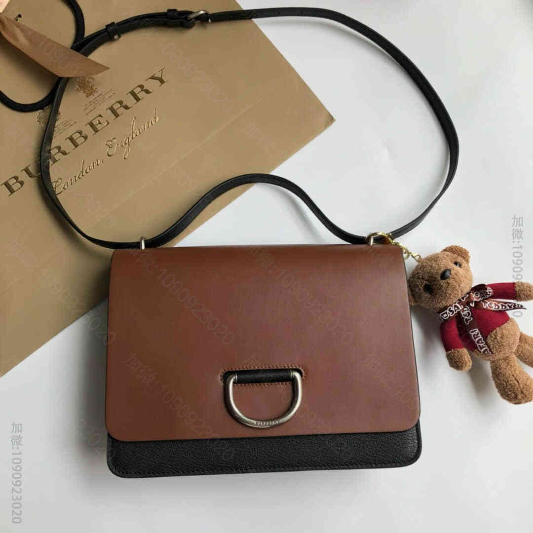 Burberry/巴宝莉 中号皮革 D 型环包 40764471