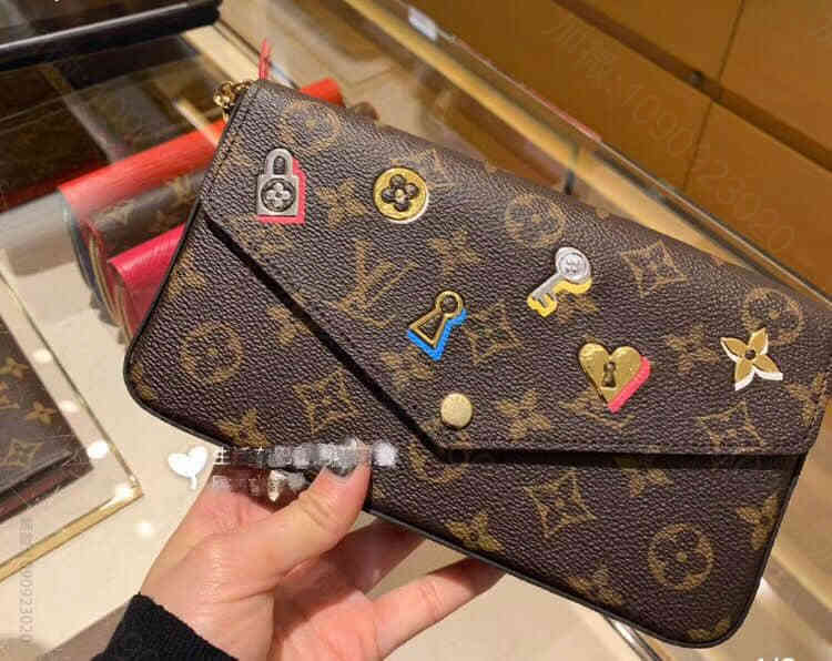 LV/路易威登 19年情人节限定款丝印徽章图案FELICIE三合一链条包 M...