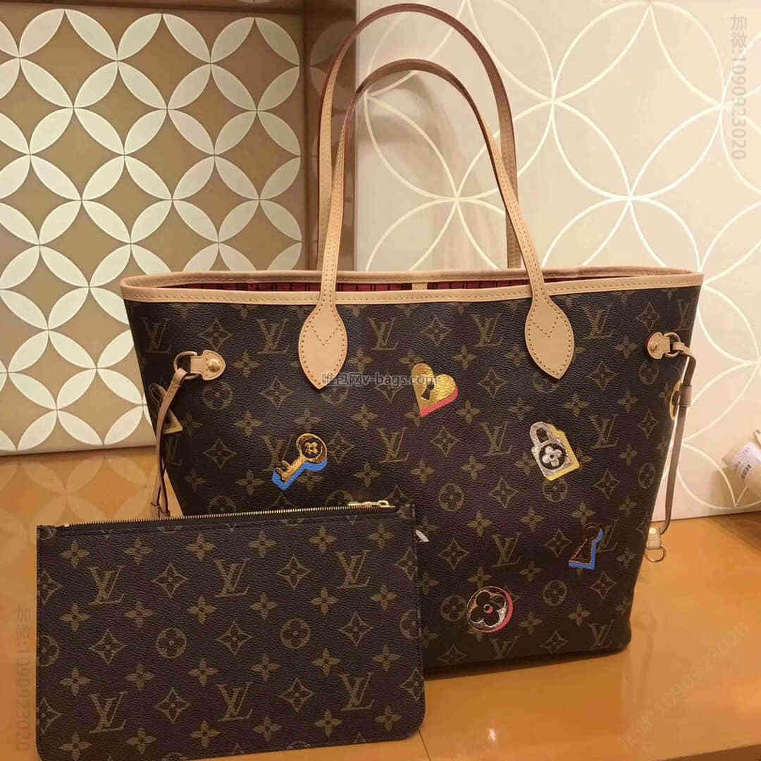 LV/路易威登 19年情人节限定款丝印徽章图案NEVERFULL购物袋 M44364