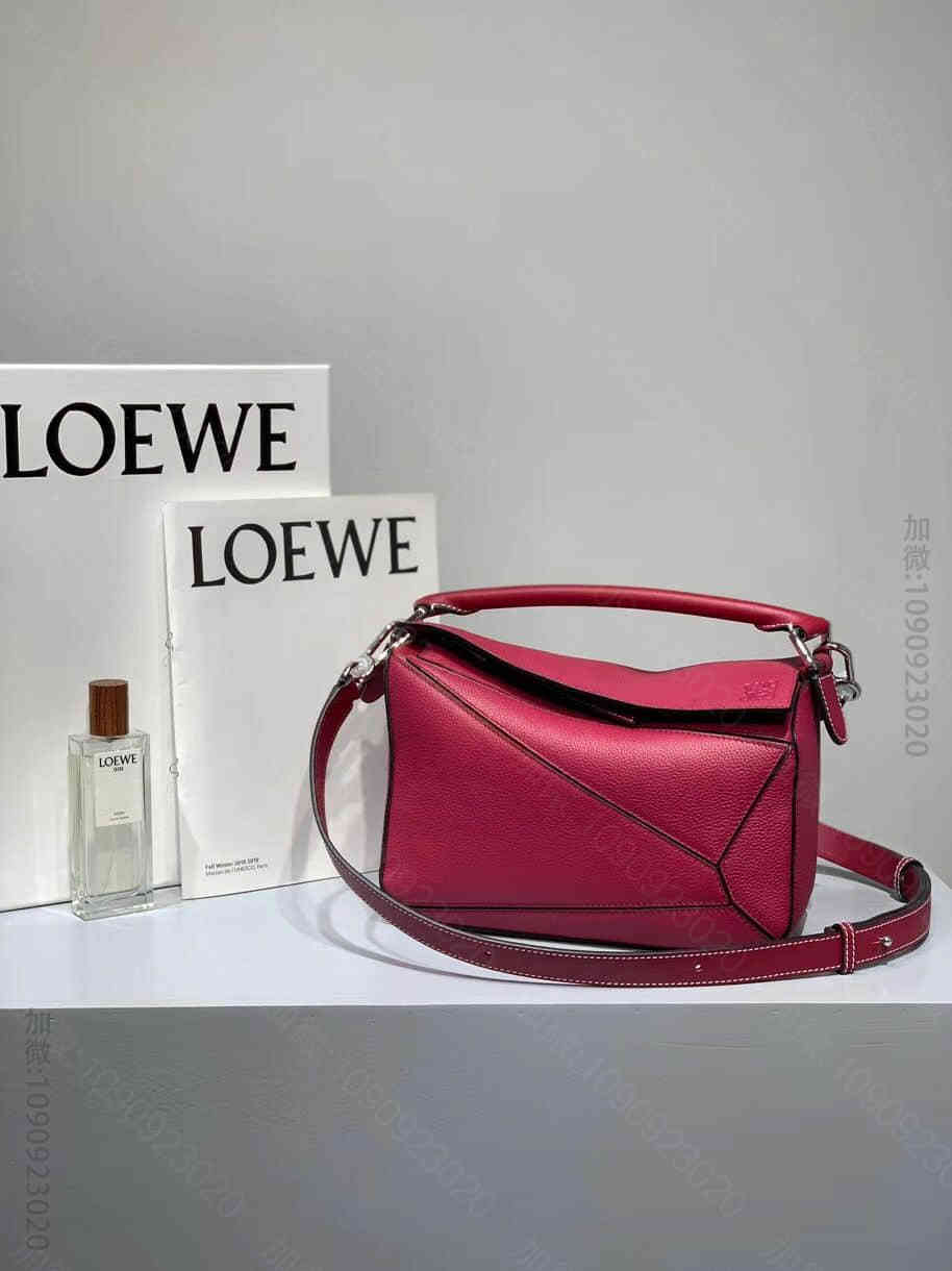 LOEWE/罗意威 树莓红灭世级 Puzzle24cm小号几何包
