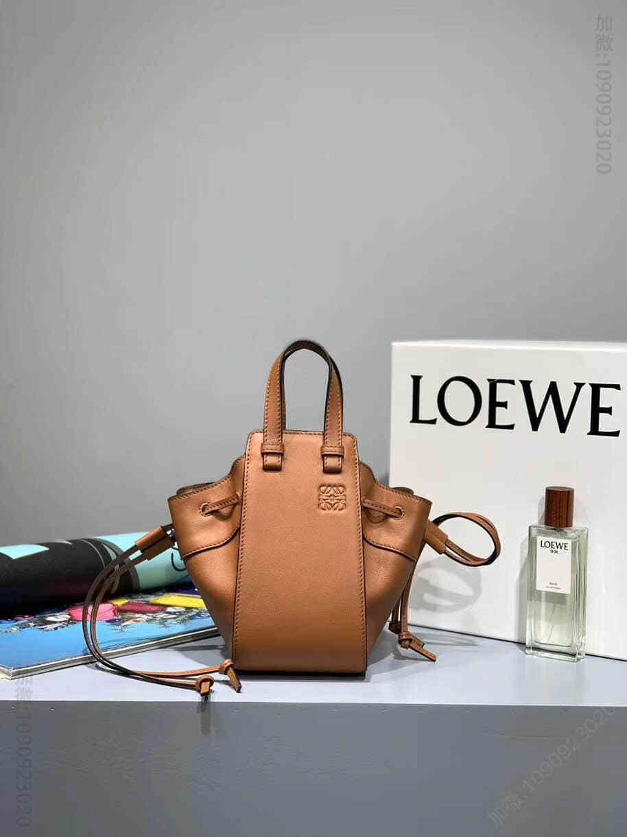 LOEWE/罗意威 焦糖色Mini hammock迷你吊床包