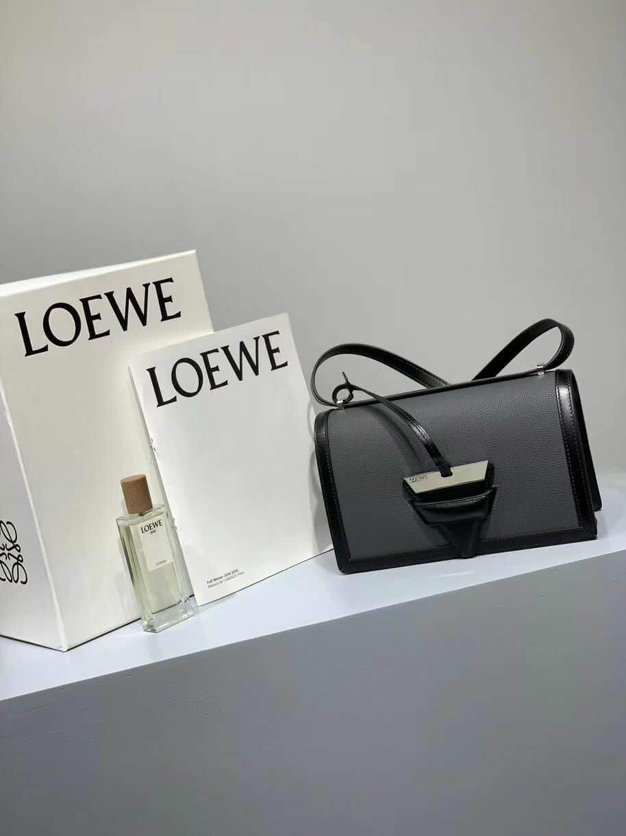 LOEWE/罗意威 炭灰色 2019新款Barcelona三角包