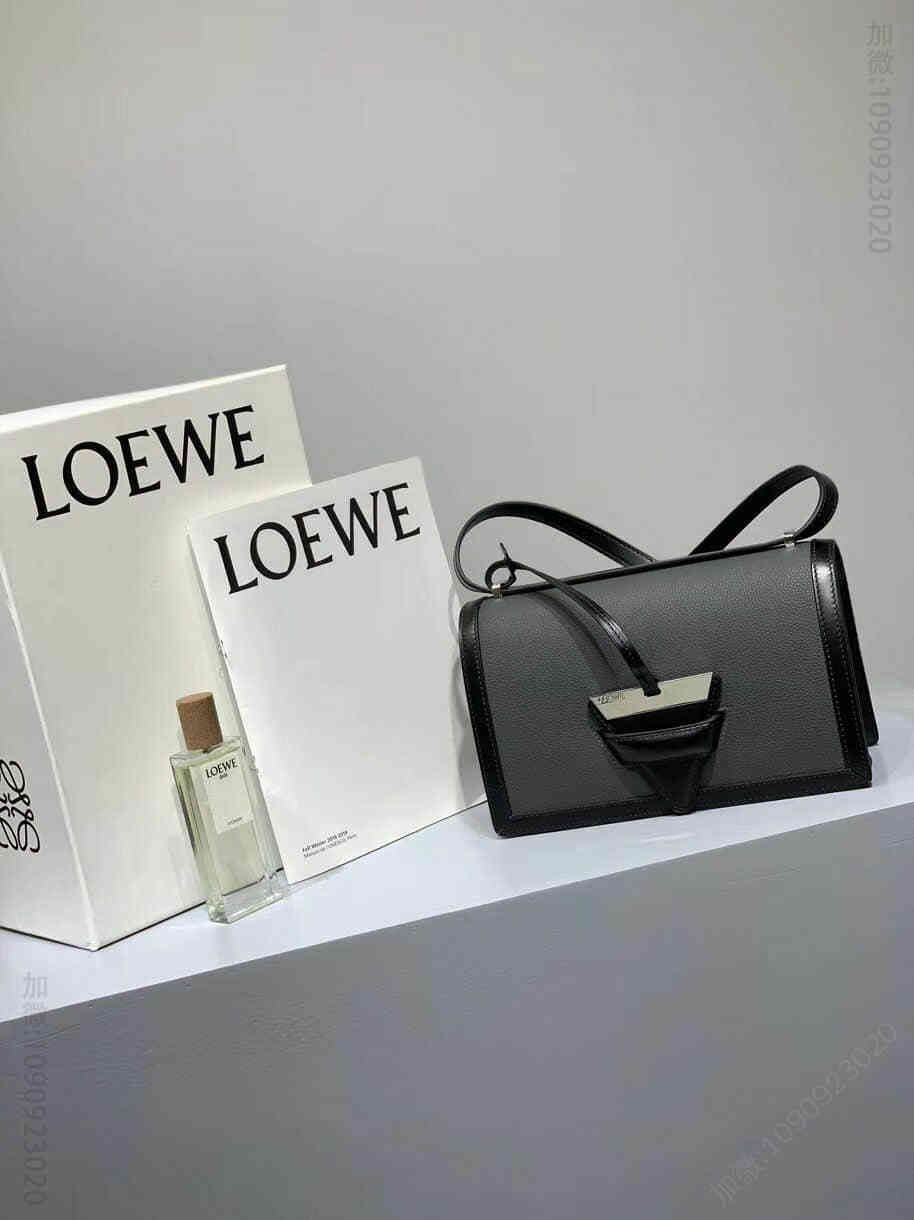 LOEWE/罗意威 炭灰色 2023新款Barcelona三角包