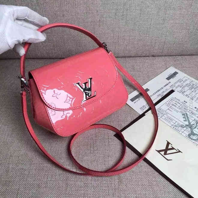 LV新款女包 M90949（专柜货） 原单海外正品 进口原版金钢 女款斜跑包