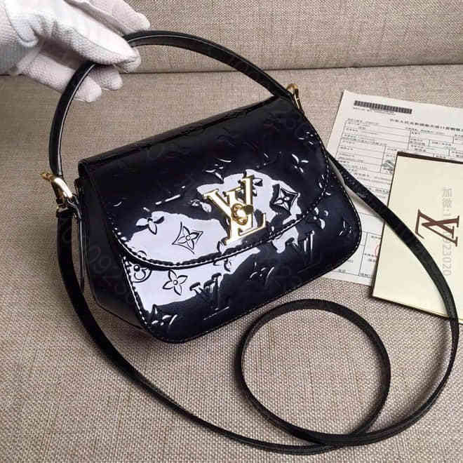 LV新款女包 M90949（专柜货） 原单海外正品 进口原版金钢 女款斜跑包