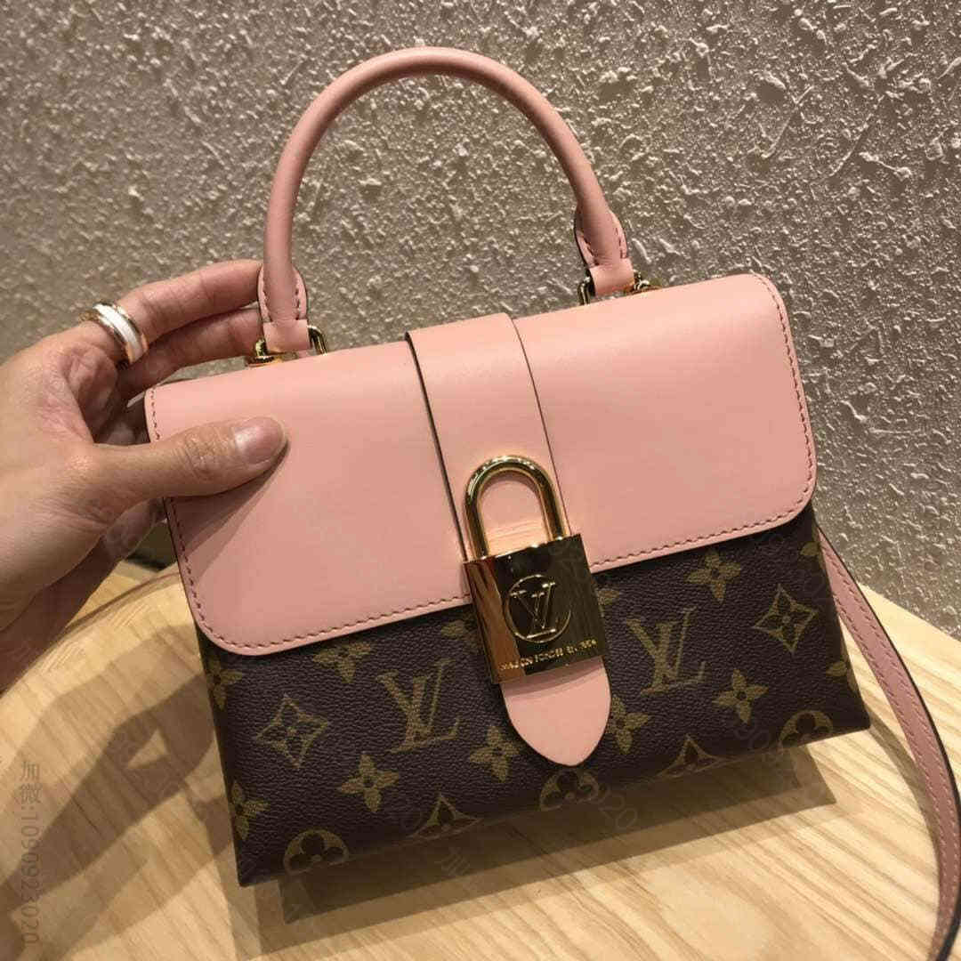 LV M44080 老花拼皮挂锁锁扣手提斜挎邮差包