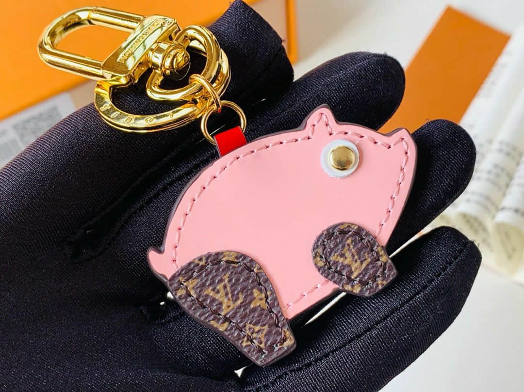 LV M67402 Superstition Pig 包饰与钥匙扣