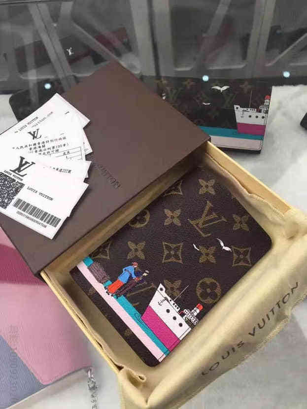 LV M62144 路易威登 Monogram涂层帆布护照夾套 越洋远航印花图案