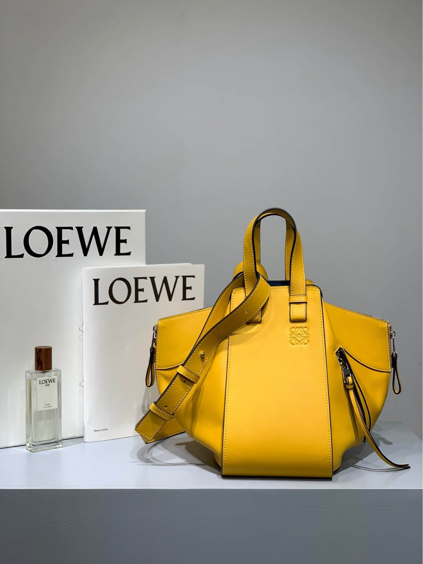 罗意威手提女包 Loewe/罗意威 太阳黄 Hammock bag小号吊床包 L49672