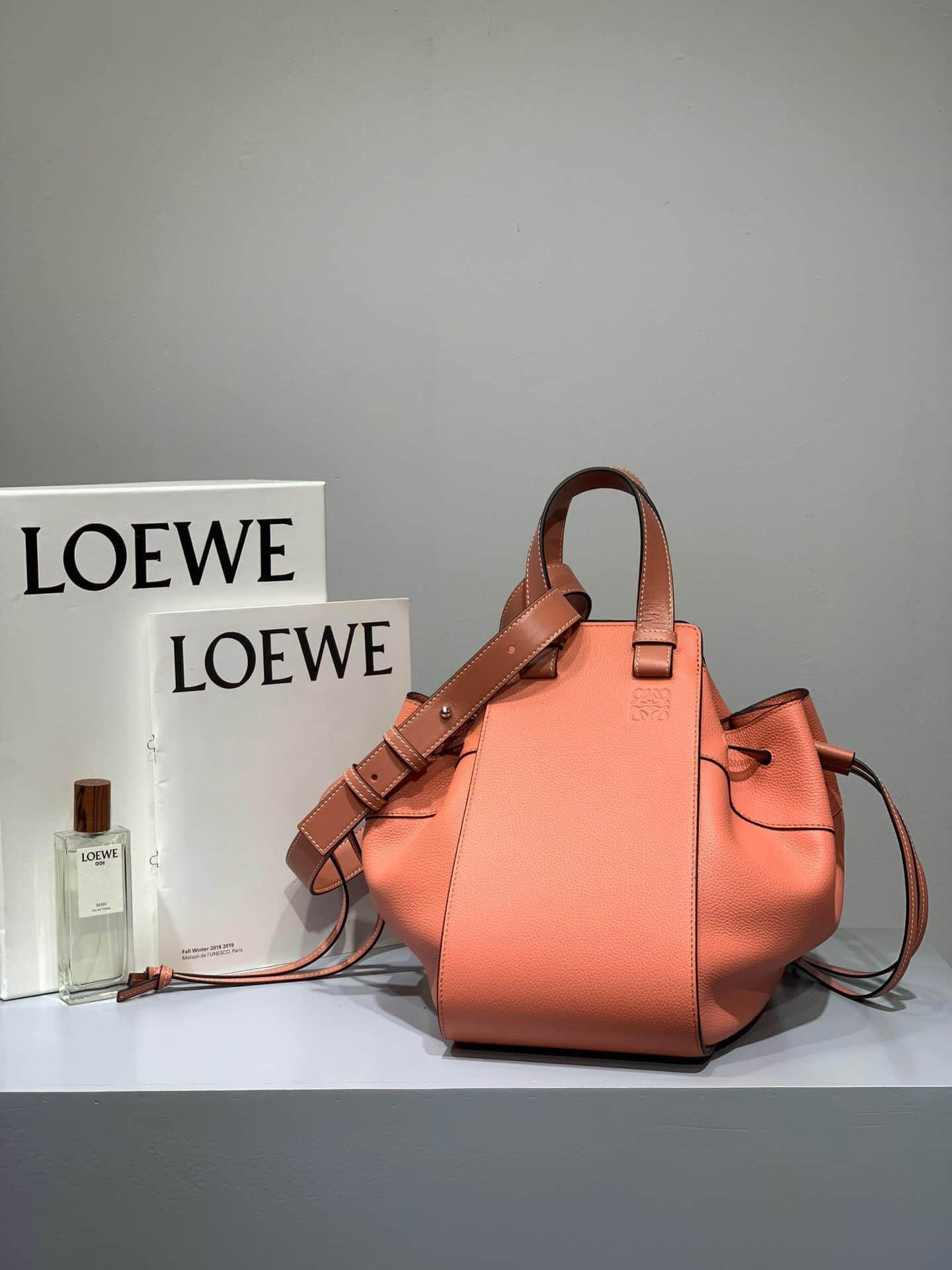 Loewe/罗意威 龙虾粉 Hammock bag中号吊床包