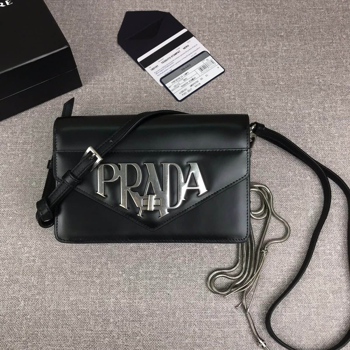 Prada/普拉达 大logo标识斜挎包 1BD101黑色