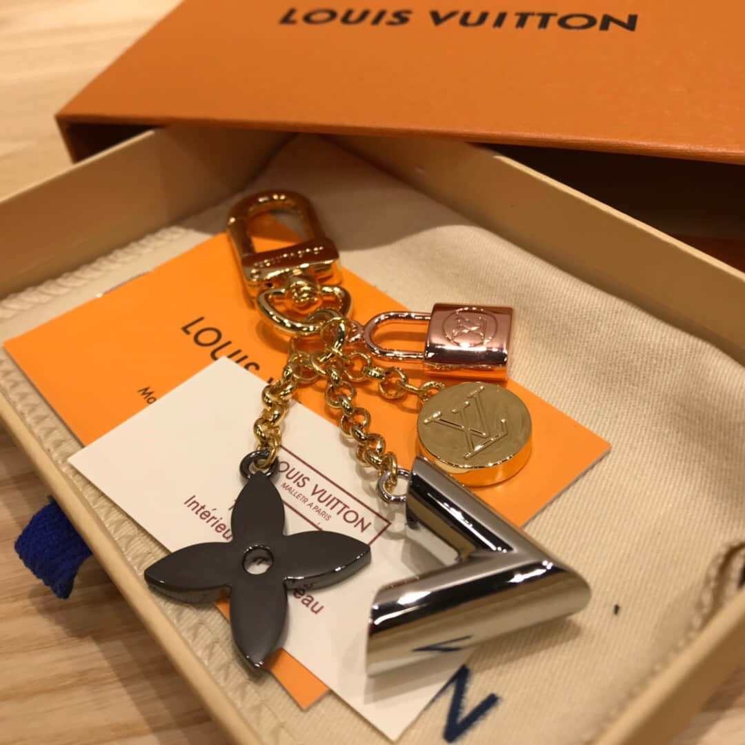 LV/路易威登 V锁短链 包饰与钥匙扣