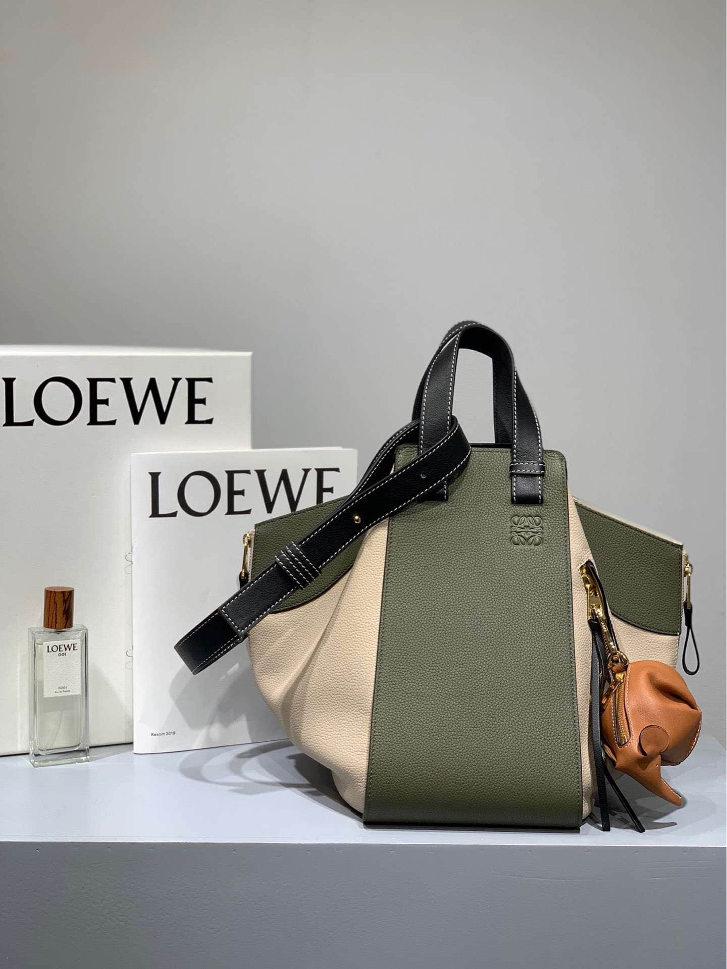 Loewe/罗意威 军绿拼 Hammock bag中号吊床包