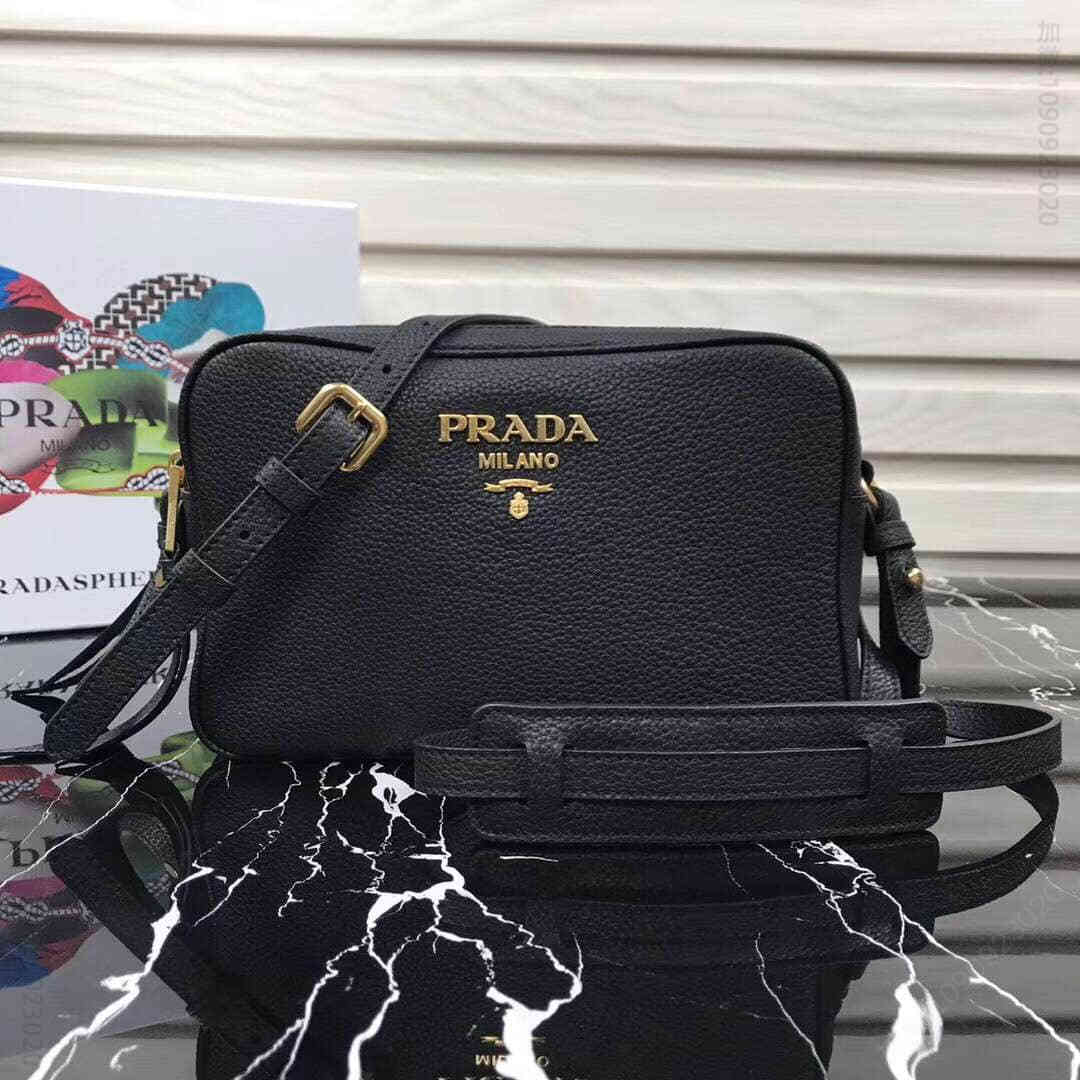 Prada/普拉达 摔纹小牛皮斜挎包 1BH082