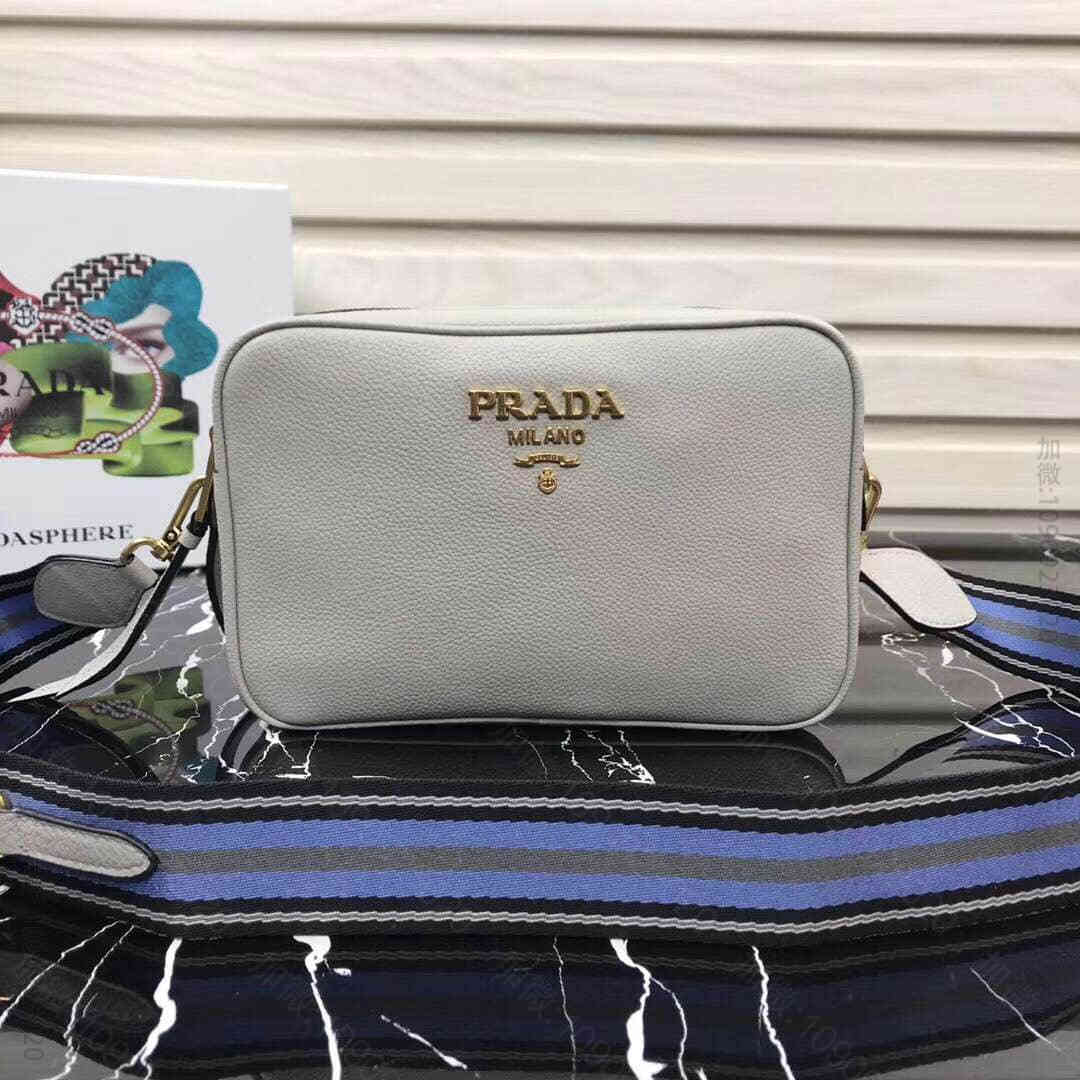 Prada/普拉达 摔纹小牛皮斜挎包 1BH082