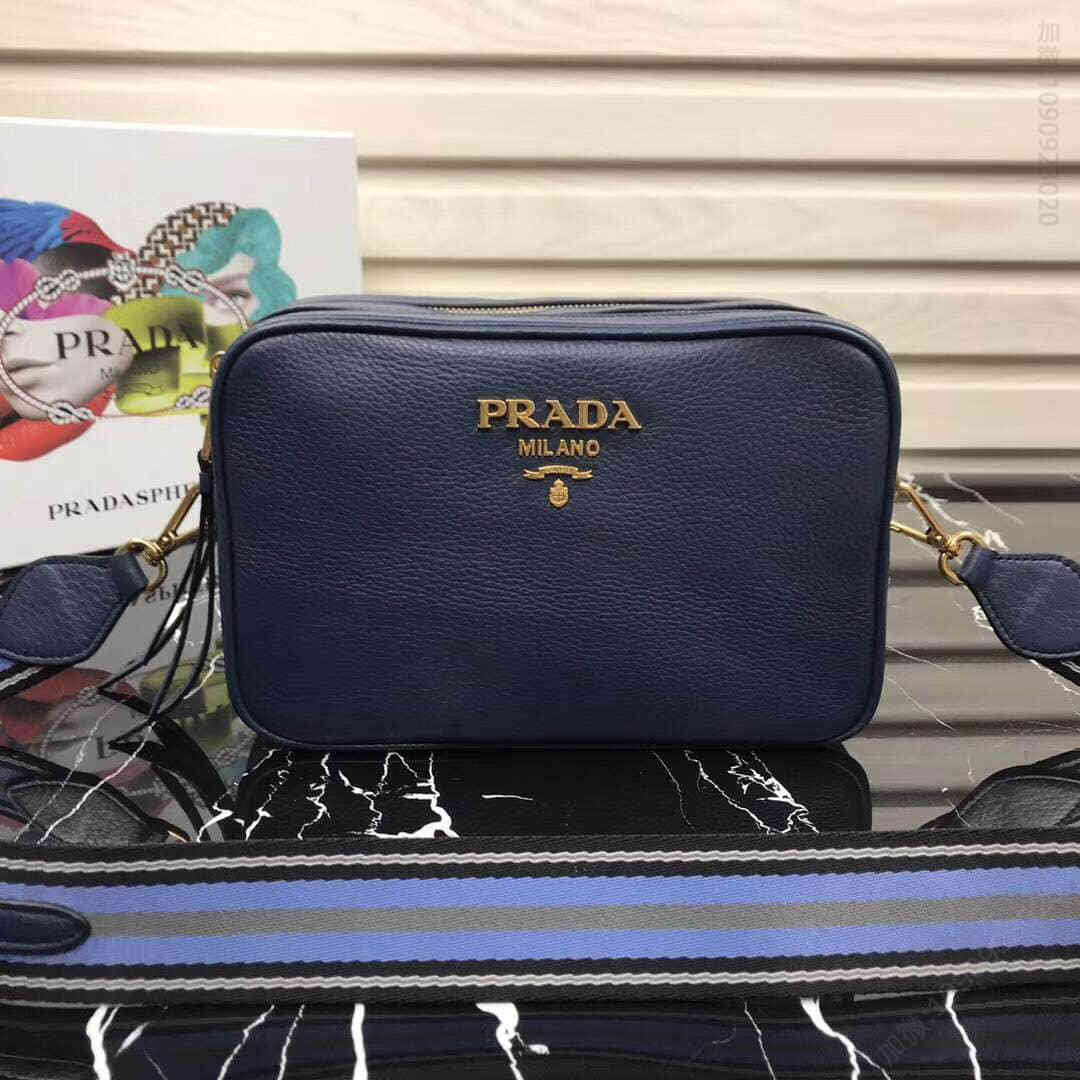 Prada/普拉达 摔纹小牛皮斜挎包 1BH082