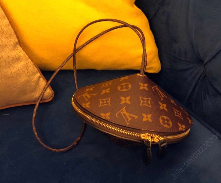 LV Toupie 手袋/化妆盒/陀螺包/飞碟包 M44592