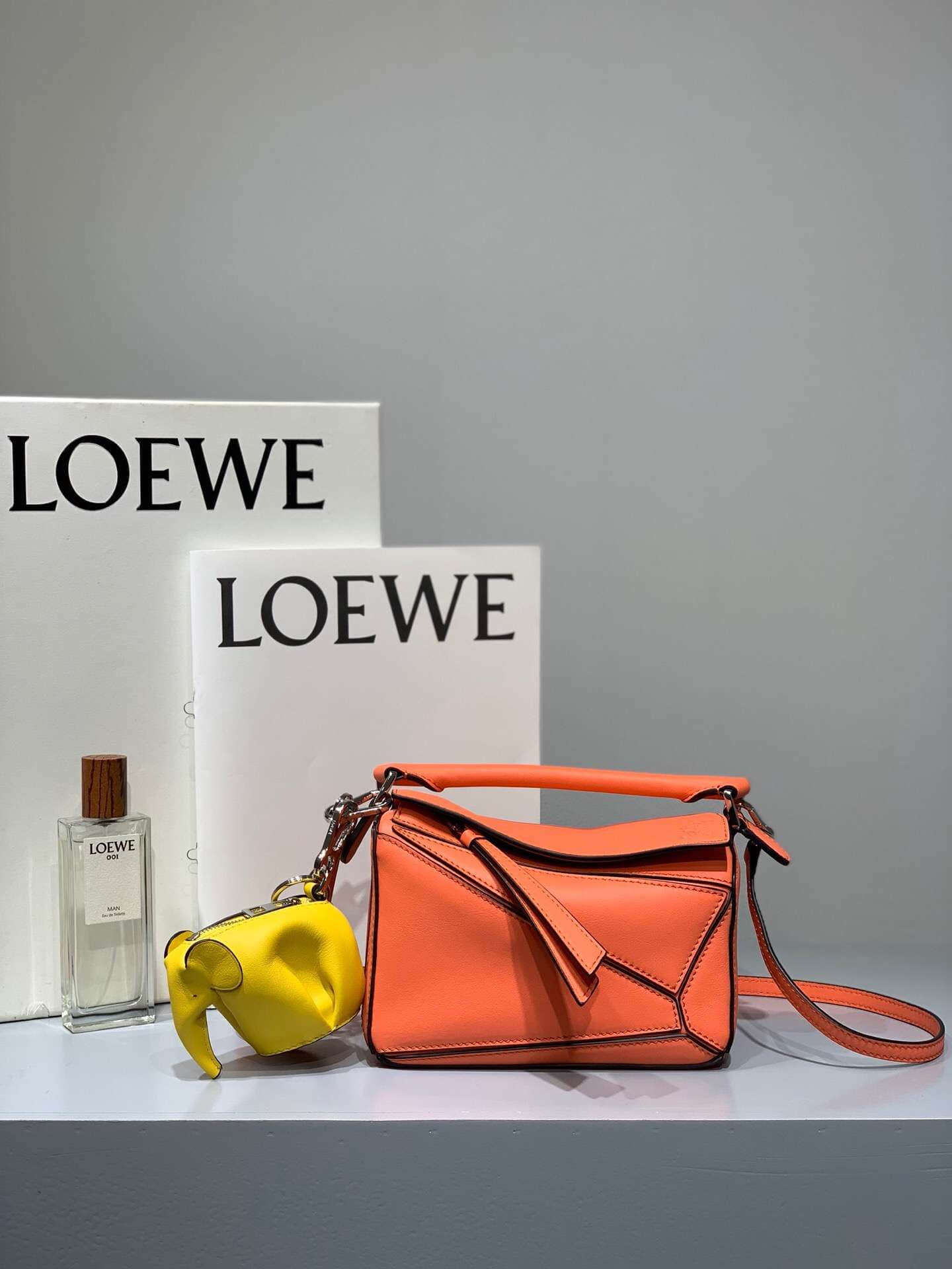 原单罗意威女士手提包 罗意威女士手提包 Loewe/罗意威 西柚色 迷你Mini Puzzle几何包（18cm） 