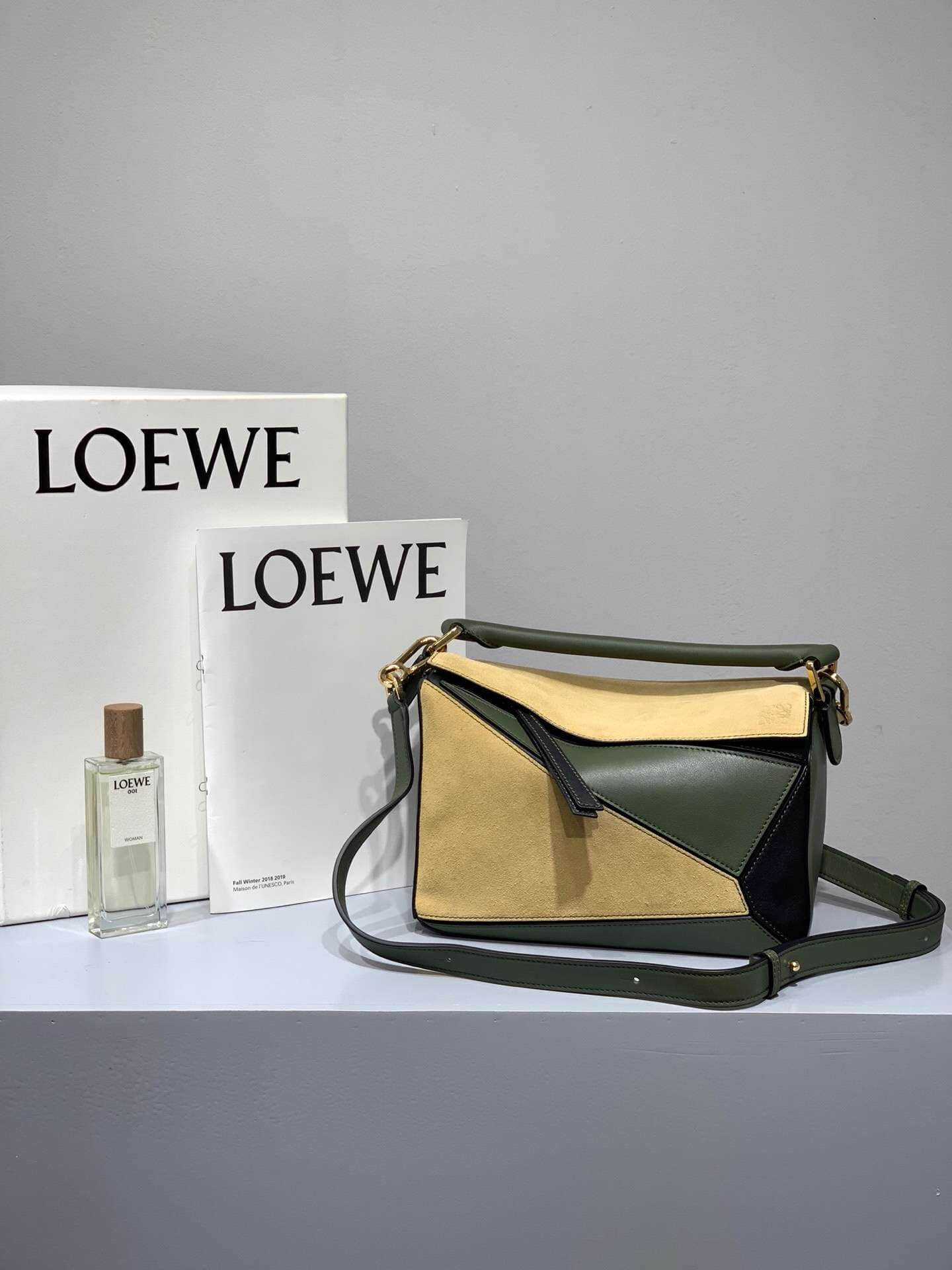 Loewe/罗意威 麂皮绿拼 灭世级 Puzzle24cm小号几何包