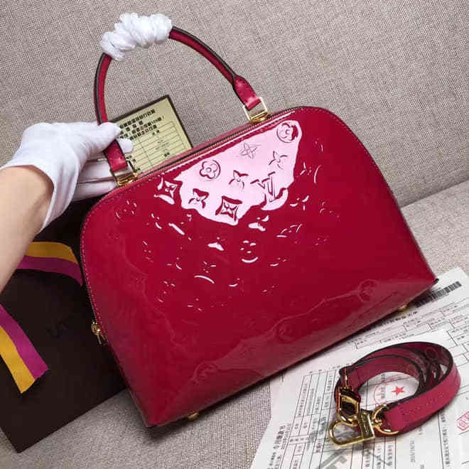LV M42694 专柜新款 女士手提包 斜跨包 多色可选 软皮亮光 时尚个性 原单海外正品