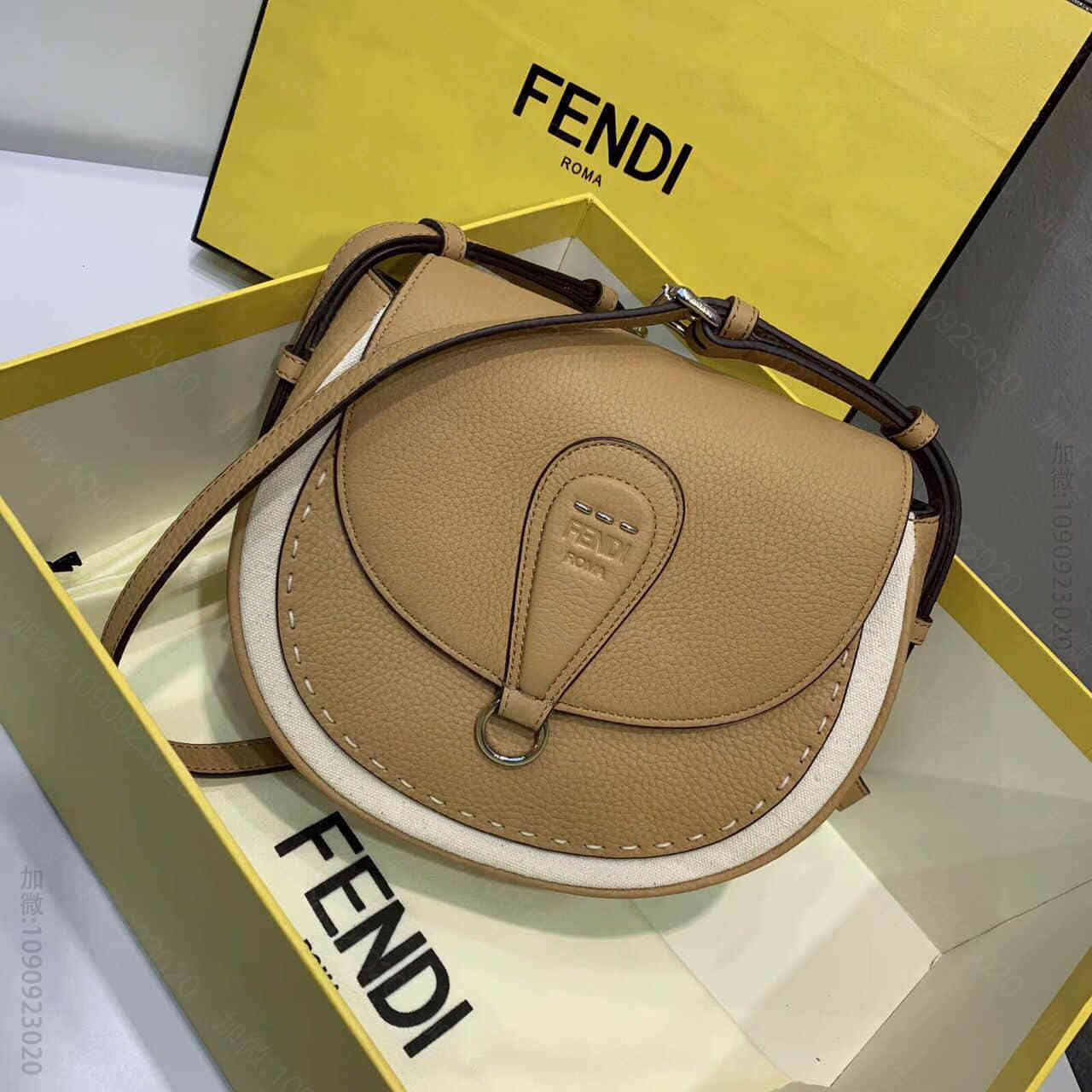Fendi/芬迪 LOGO皮马鞍包