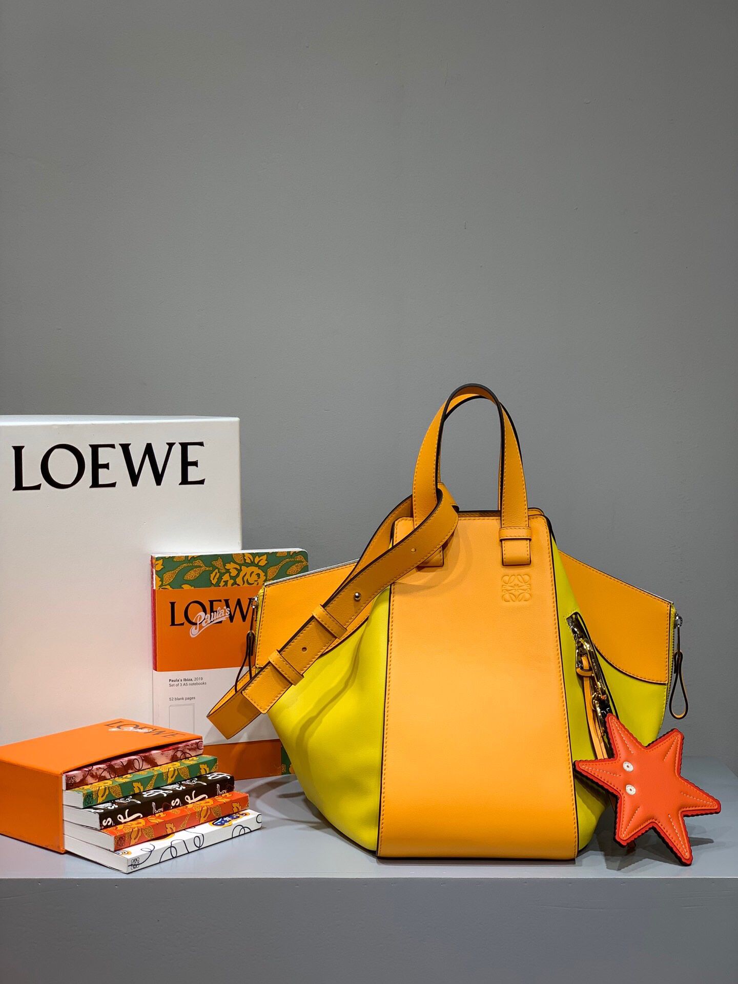 高仿罗意威女士手提包 罗意威女士手提包 Loewe/罗意威 Hammock bag中号吊床包 